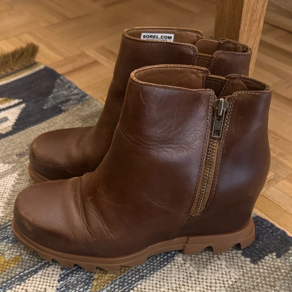 Sorel Women's Rich Brown Ankle Booties - Picture 1 of 4